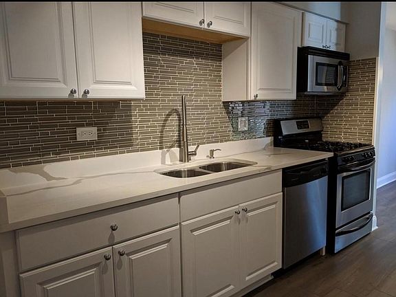 3rd image of 2928 Roberts Dr #4