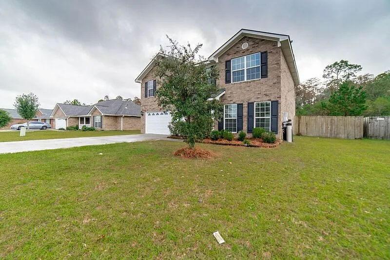 4 bed, 2.5 bath, 2210 sqft, $2,100 — Photo 4