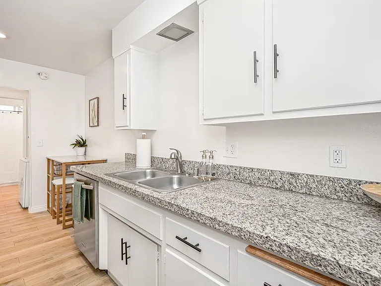 177 Virginia Pl #B — Photo 19