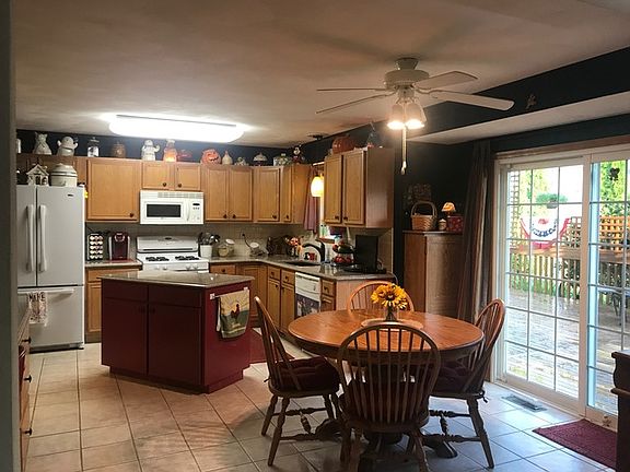 2nd image of 3081 Derbyshire Dr