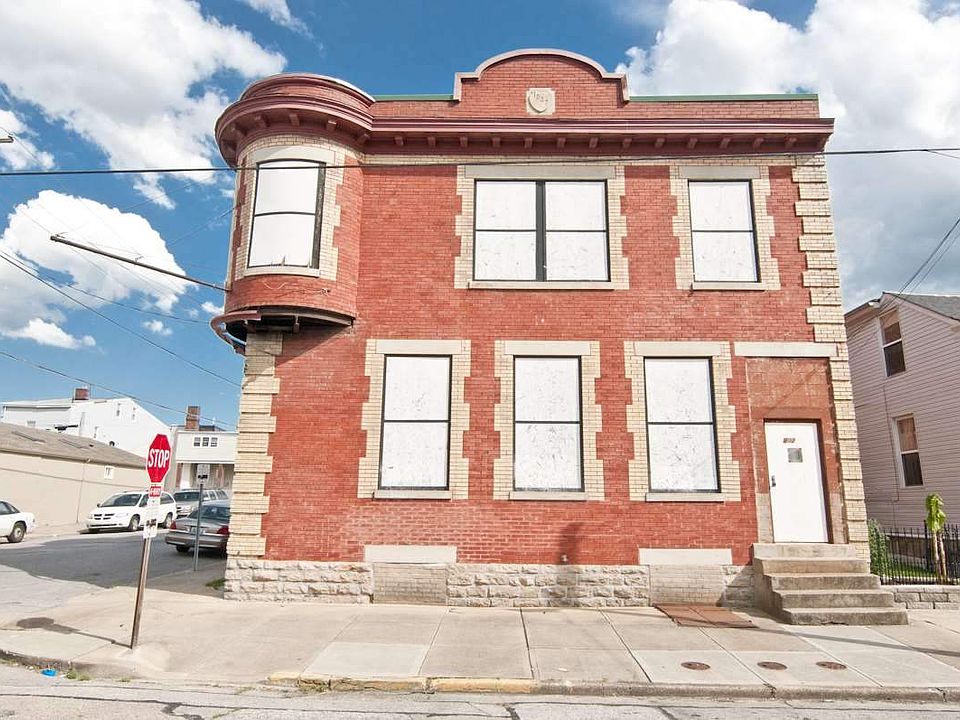2nd image of 402 W 9th St