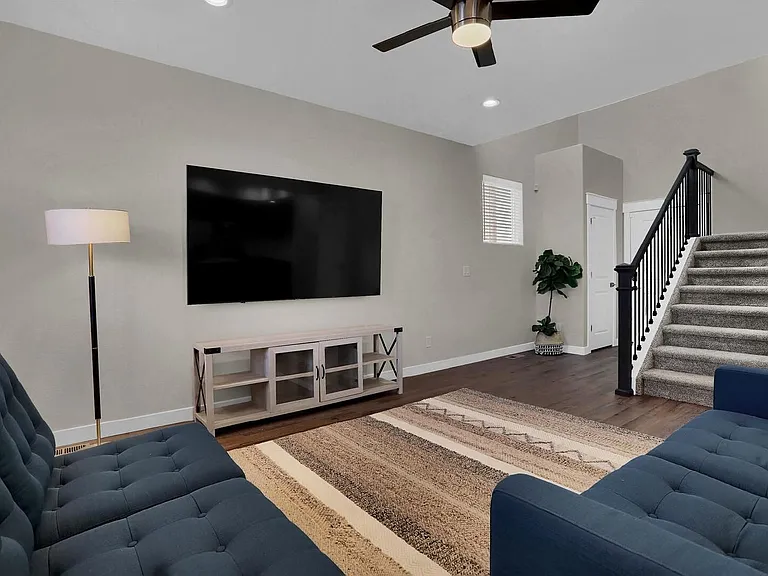 3792 Venice Grv — Photo 4