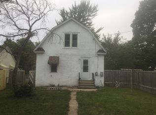 821 Knoll Ave, Waterloo, IA 50701