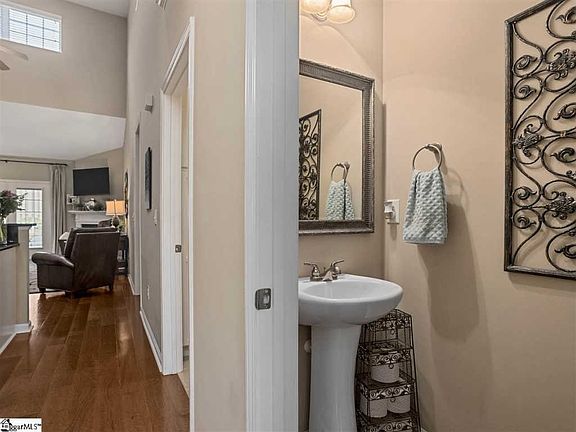 5th image of 609 Mount Sinai Ln
