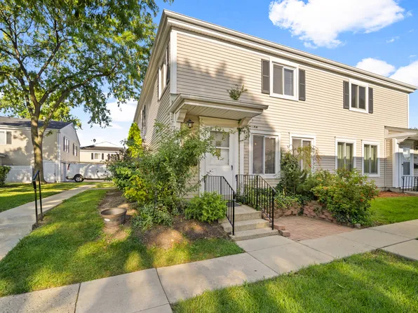 1597 Cove Dr #185-C, Prospect Heights, IL 60070
