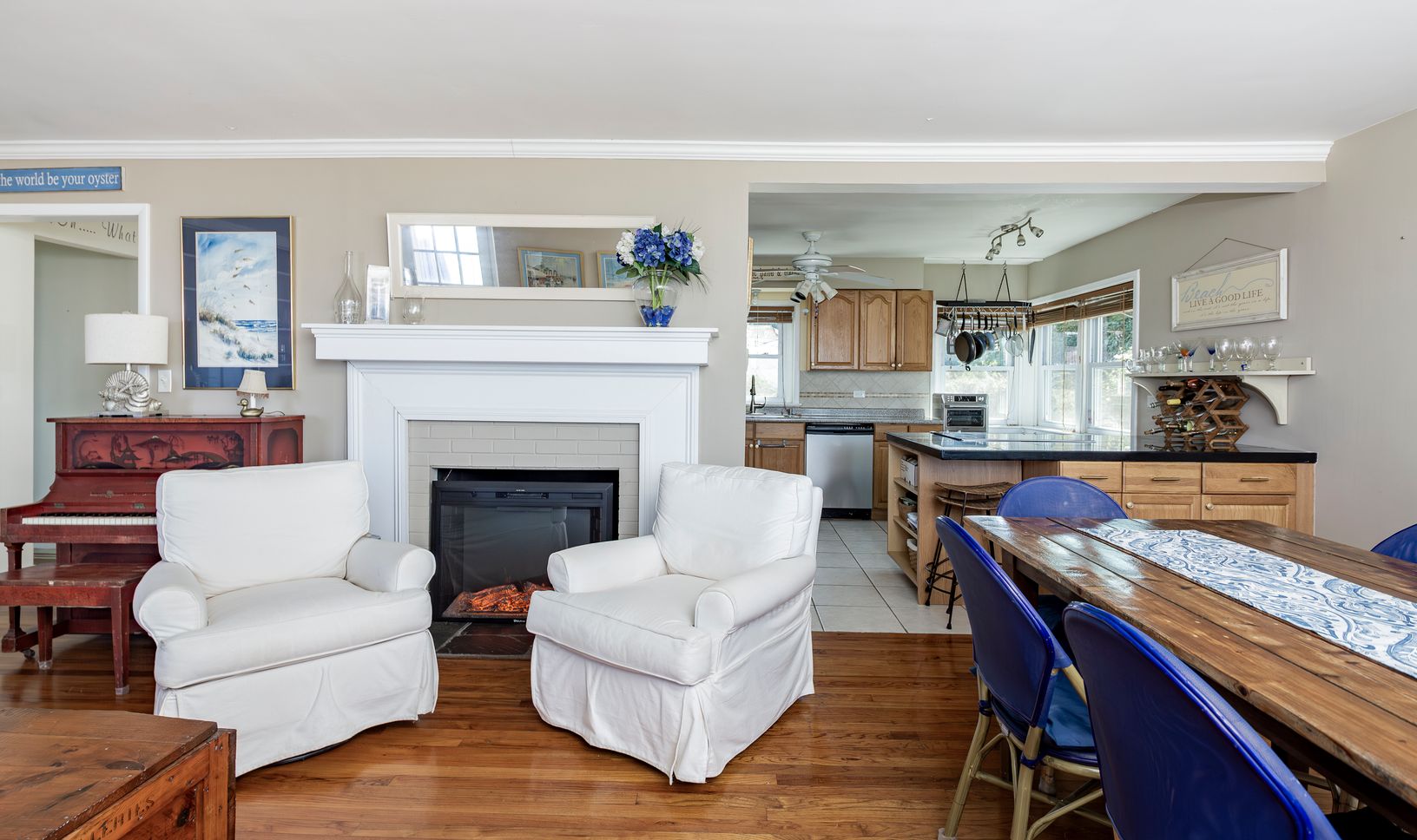  Open Plan Living/Dining and Kitchen