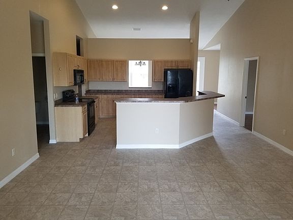 4th image of 359 Skyland Ln