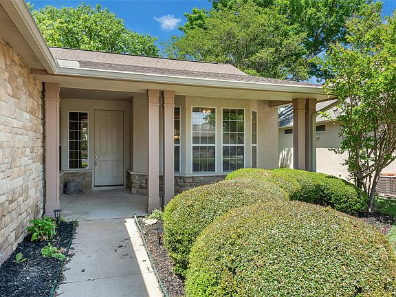 3rd image of 104 Anemone Way