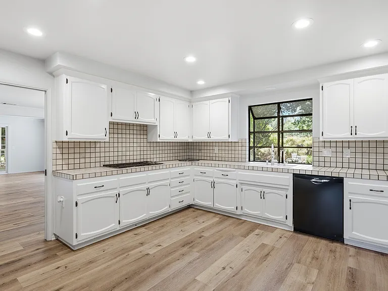 2224 Alamo Pintado Ave — Photo 10