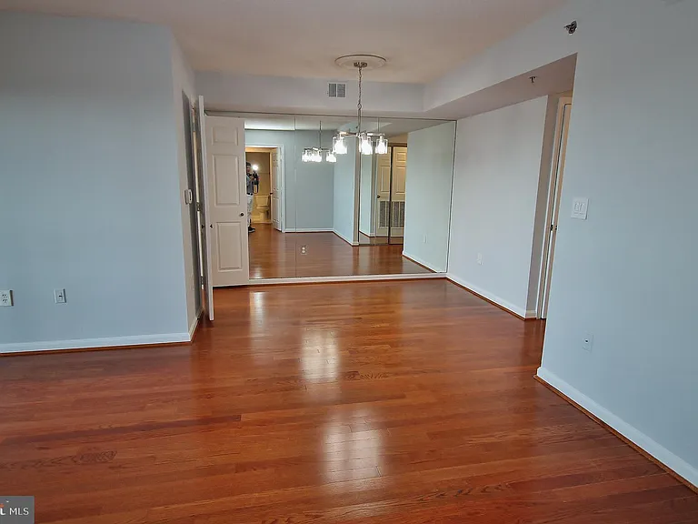 2151 Jamieson Ave #2011 — Photo 5