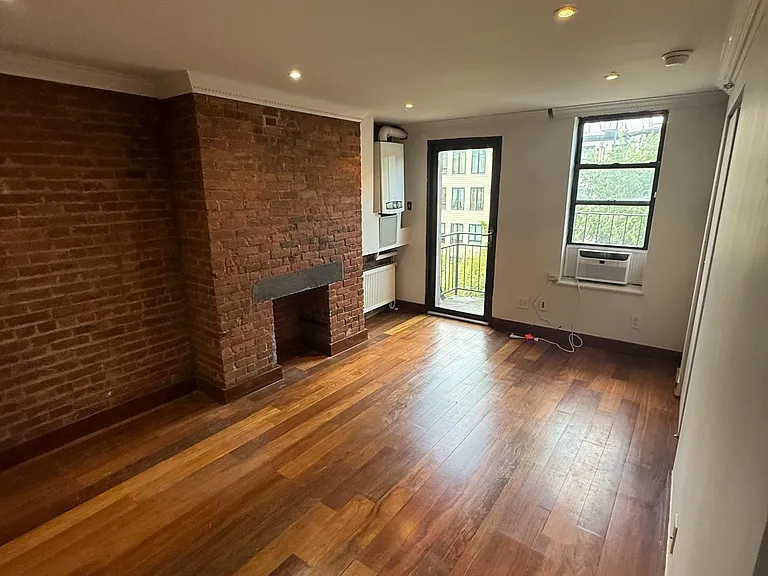 515 E 5th St #4B — Photo 1
