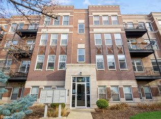 1245 N Orleans St APT 904, Chicago, IL 60610