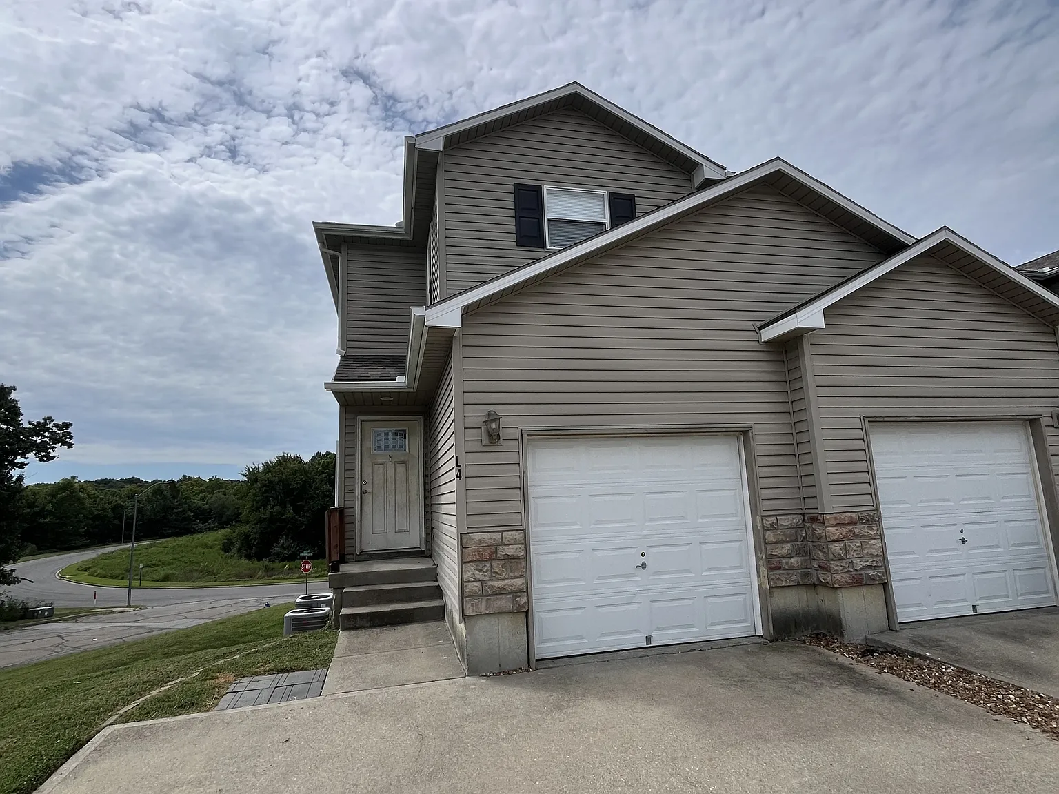 425 L Hawthorne Blvd - 4 — Photo 1