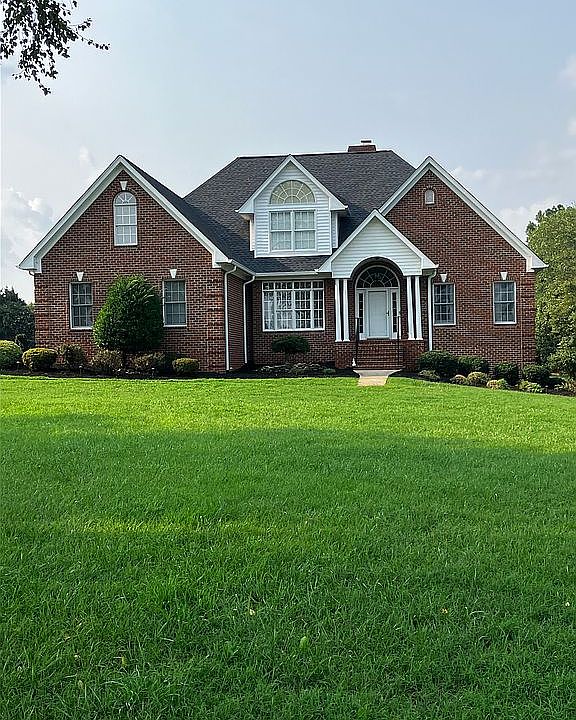 1st image of 860 Golf Club Rd