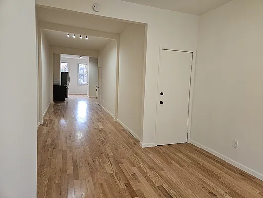 Rented by MCR Realty | media 9