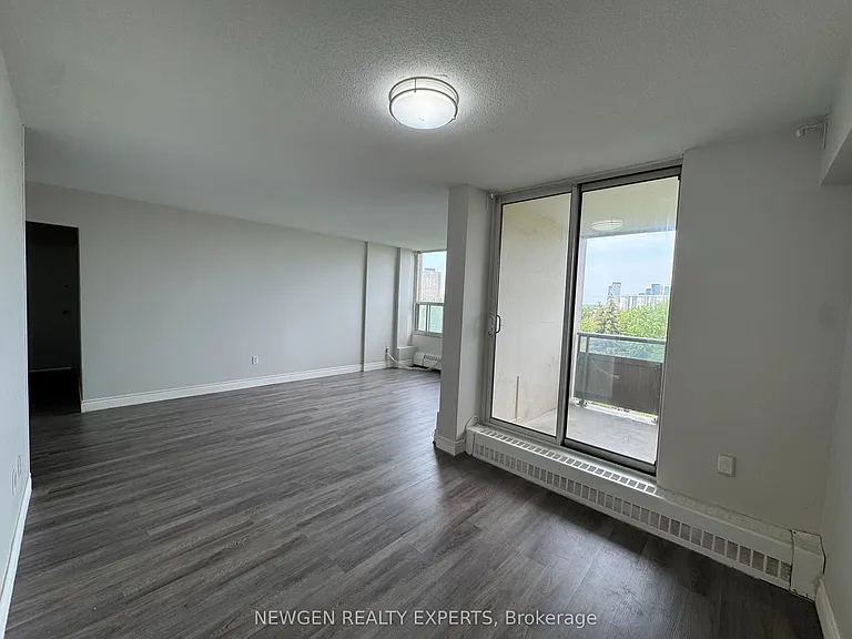 15 Vicora Linkway #604 — Photo 5