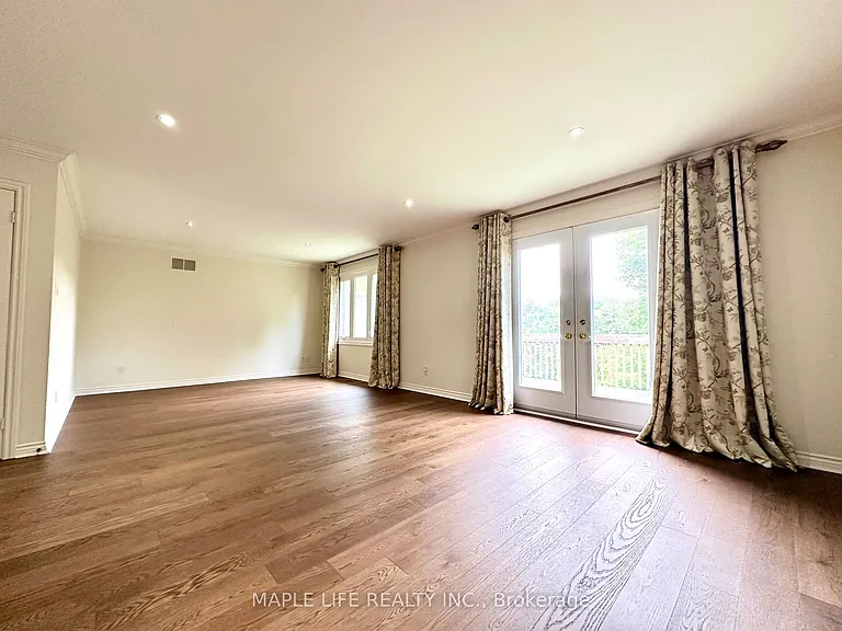 52 Prince Edward Blvd — Photo 22