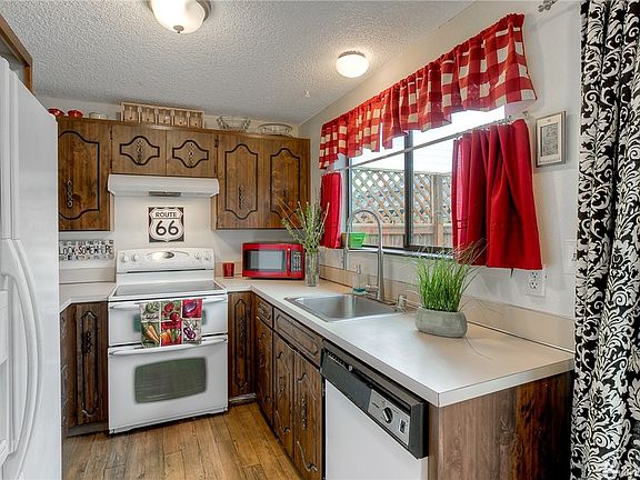 5th image of 1016 9th St SE APT 13