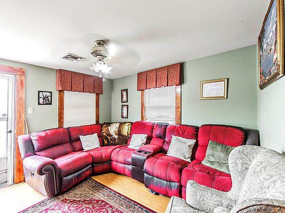 4th image of 921 Caroline St Unit 2