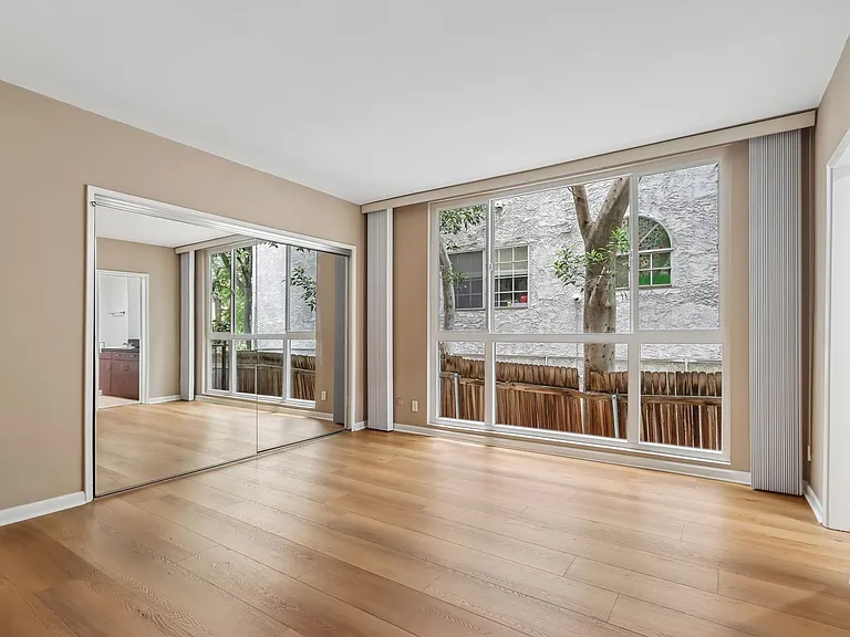 116 N Wetherly Dr — Photo 38
