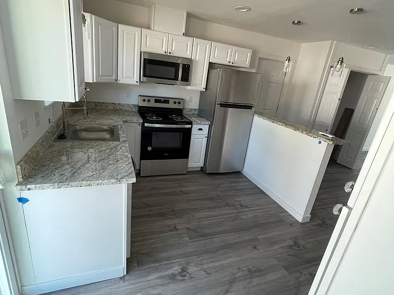 325 W 1st Ave — Photo 16