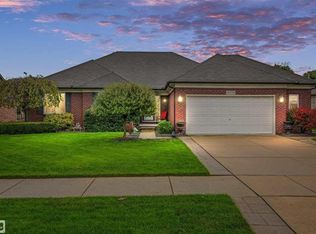 48338 Beacon Square Dr, Macomb, MI 48044