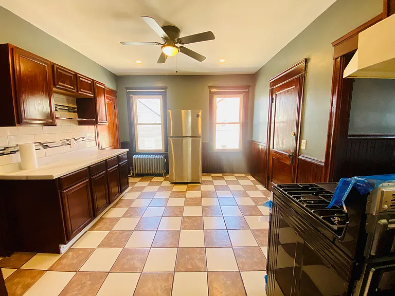 97 Raymond St #3 — Photo 10