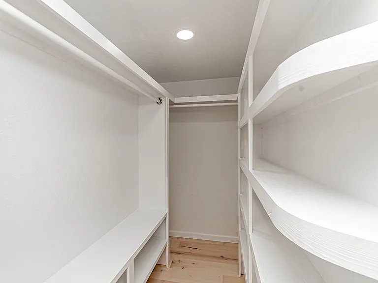 829 Broadway Ave — Photo 26