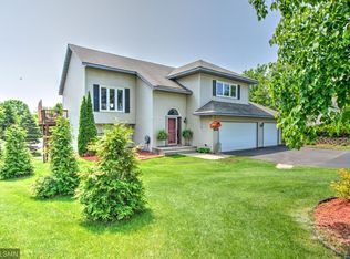 2496 Bittersweet Ln, Saint Paul, MN 55109