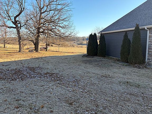 5th image of 1376 Deer Ln