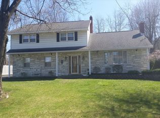 4 Crestwood Dr, Schenectady, NY 12306