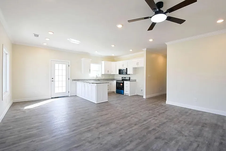 3 bed, 1400 sqft, $1,950 — Photo 2