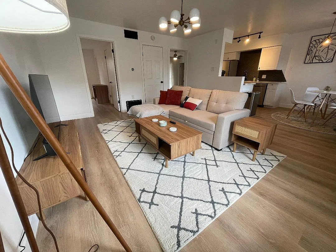 1325 Bagby Ave — Photo 3