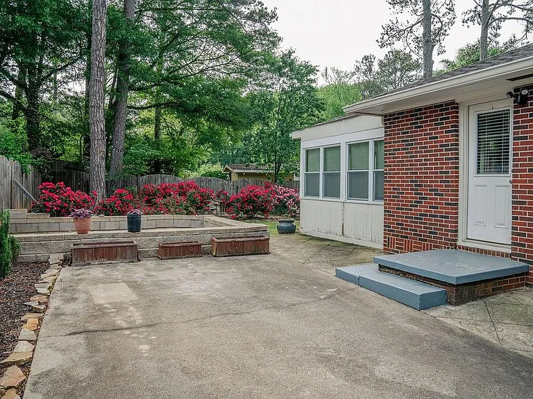 2331 Robin Ln SE — Photo 35