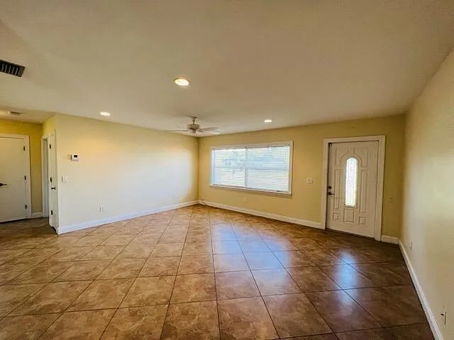 3 bed, 2.0 bath, 1254 sqft, $3,900 — Photo 3