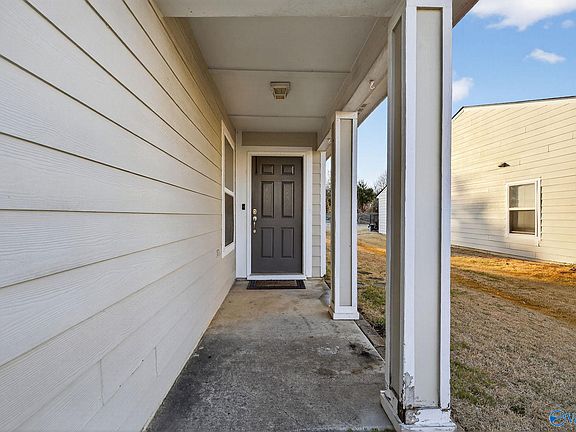 3rd image of 306 Kenneth Blvd NW