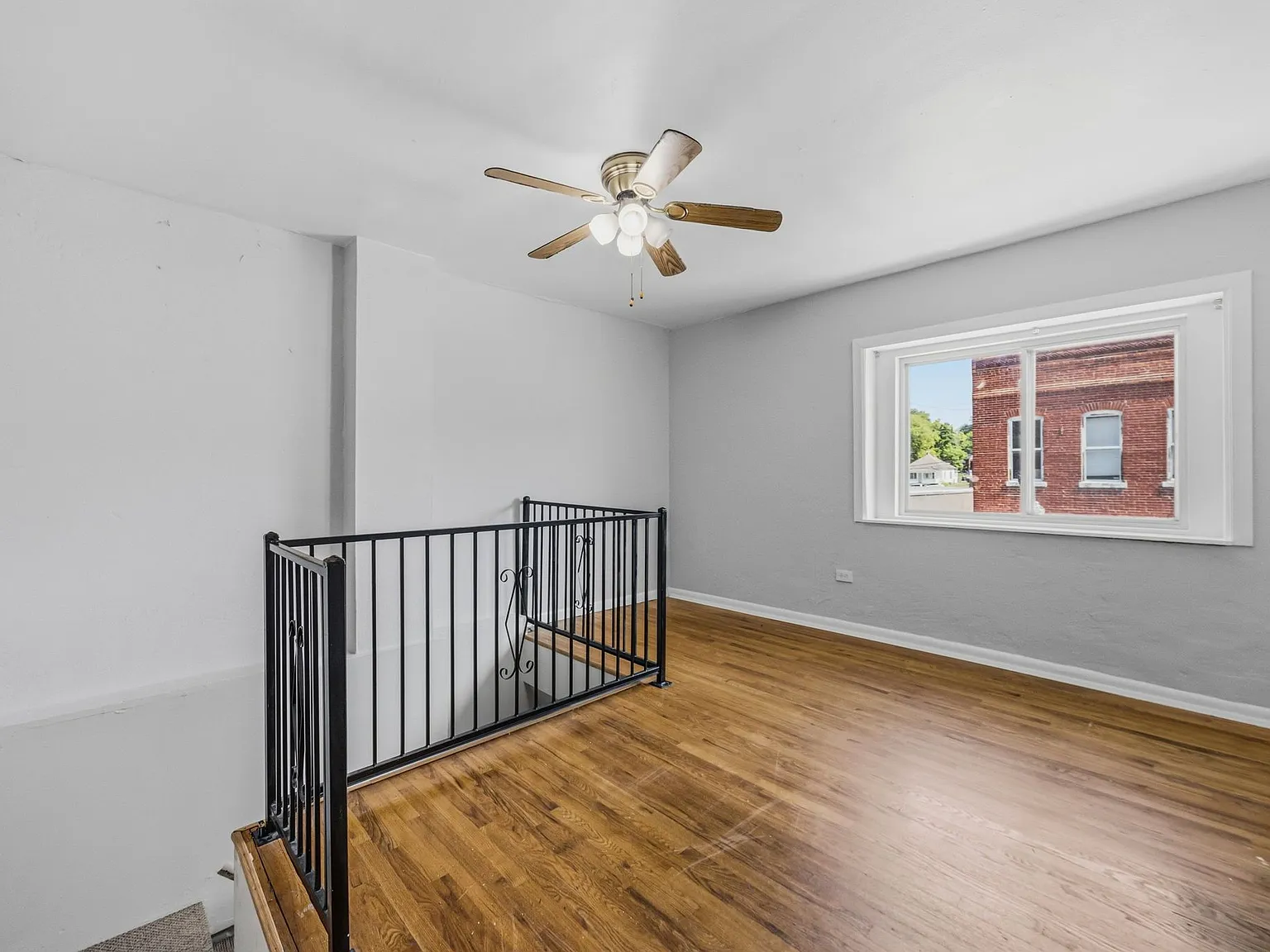 2 bed, 1.0 bath, 928 sqft, $1,350 — Photo 3