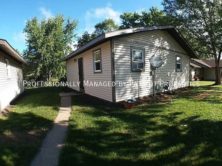 1205 Lakeview Dr — Photo 7