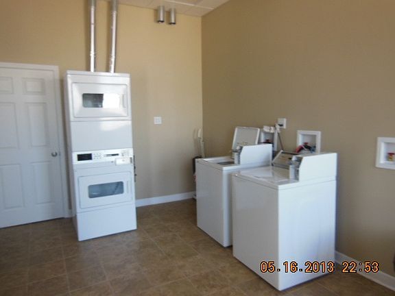 5th image of 414 Walnut St APT 304
