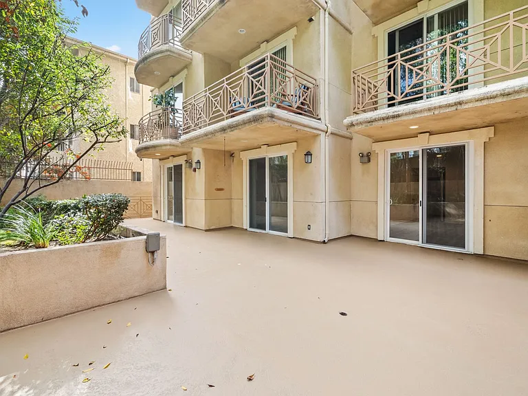2306 Fox Hills Dr — Photo 14