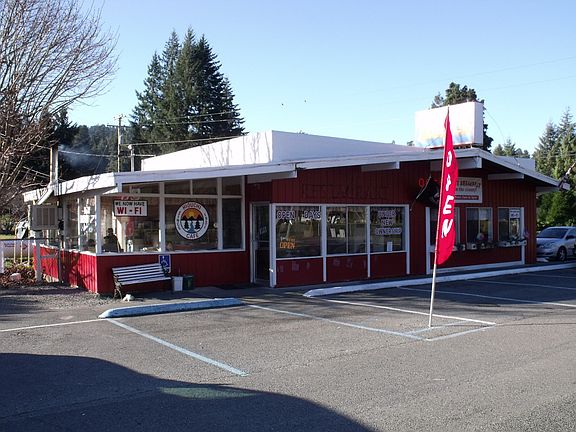 5th image of 2095 Hwy 199
