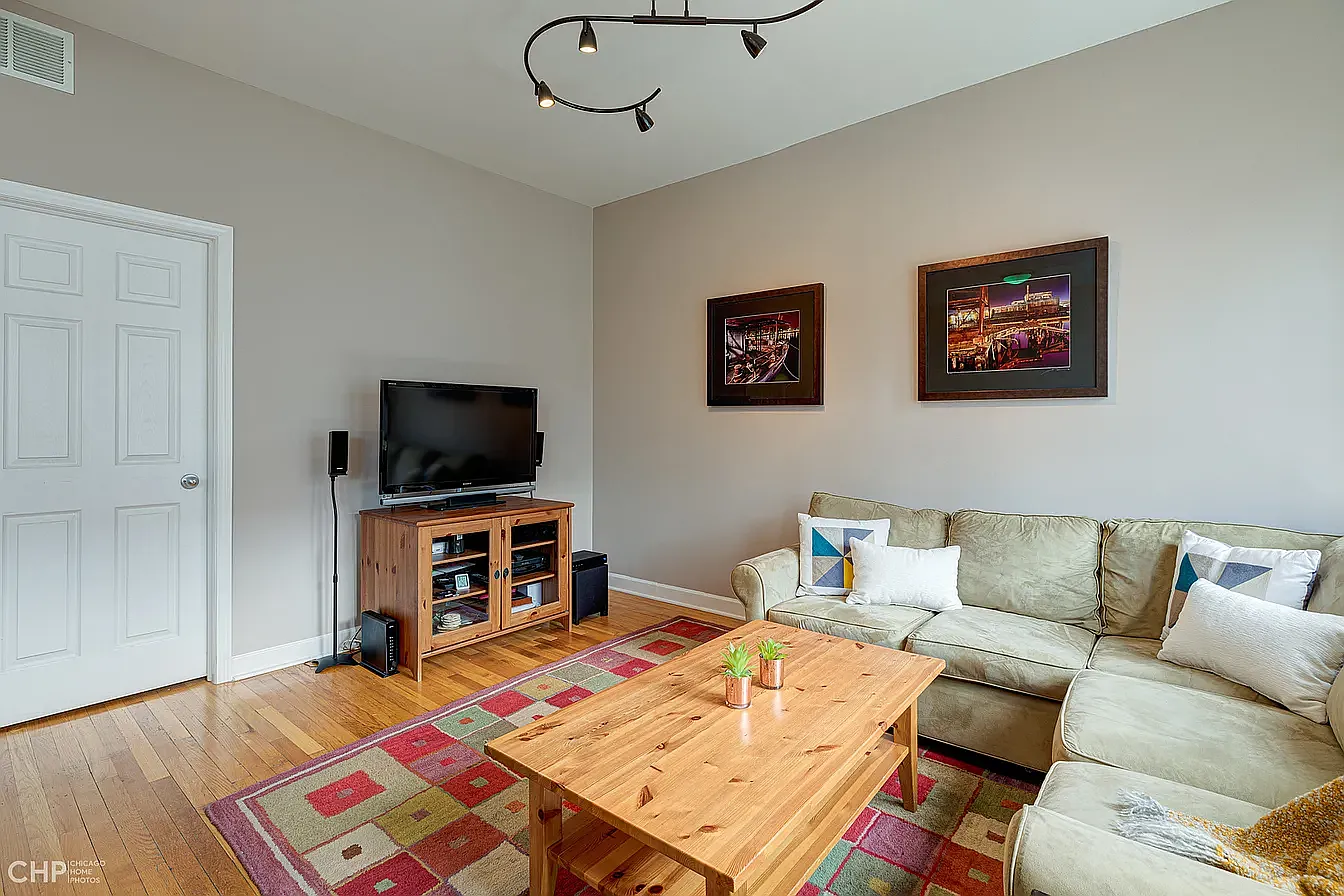 2 bed, 1012 sqft, $2,600 — Photo 2