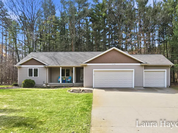 1518 Pleasant Wood Dr NE, Rockford, MI 49341