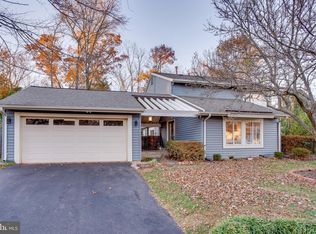 126 Hillsdale Dr, Sterling, VA 20164