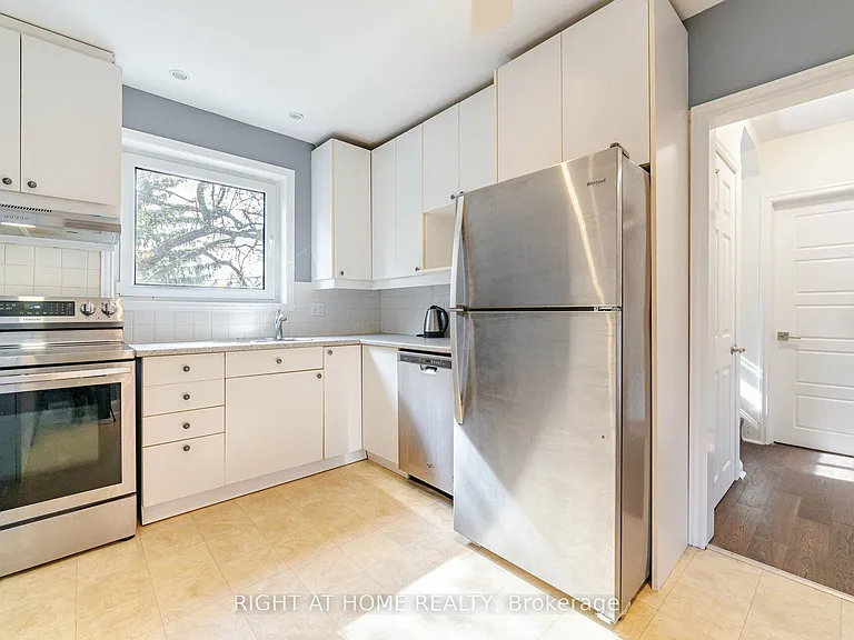 154 Martin Grove Rd — Photo 12