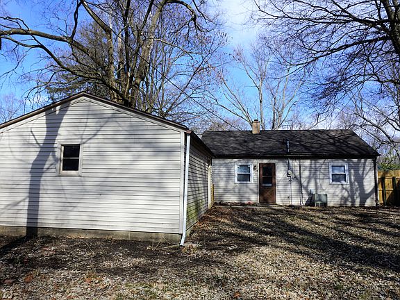 3rd image of 1001 Crestwood Dr