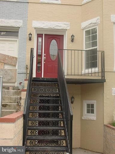 1st image of 13 S St NE #A