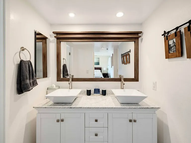 230 S Catalina Ave #301 — Photo 23