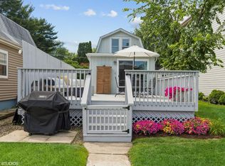 310 N River Rd, Fox River Grove, IL 60021