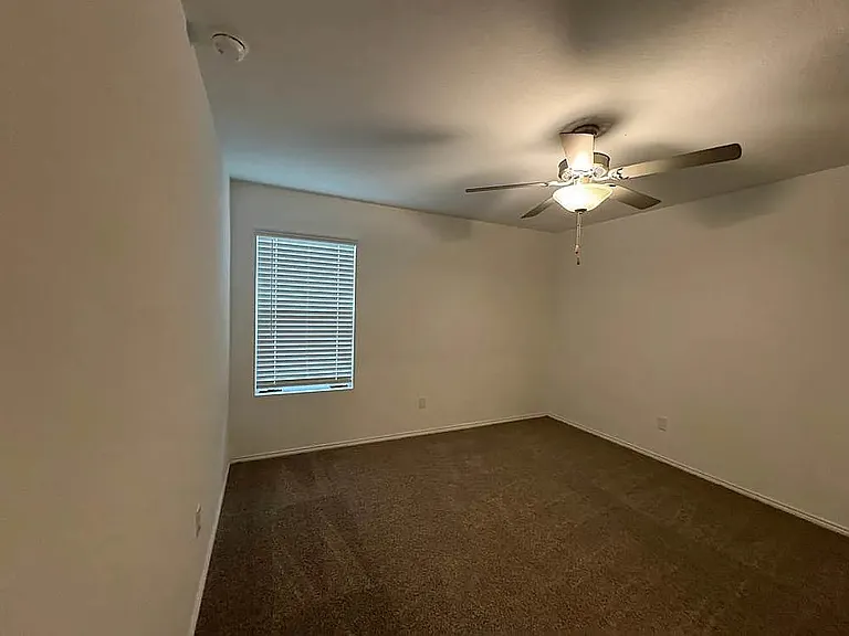 1330 Mosely Cir — Photo 2